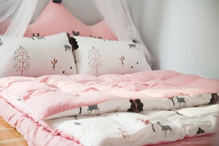 ไอเดียห้องนอนสีชมพู ที่จะสวย สงบ หรือ ครึกครื้นและขี้เล่น